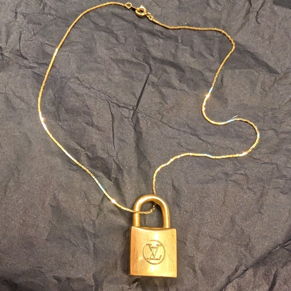 Louis Vuitton Jewelry Louis Vuitton Lv Lock No Key With 4k Gold